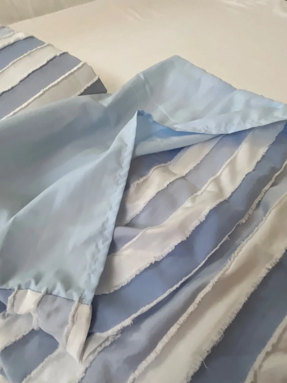 NIP Queen Duvet Cover Set Blue Gray White